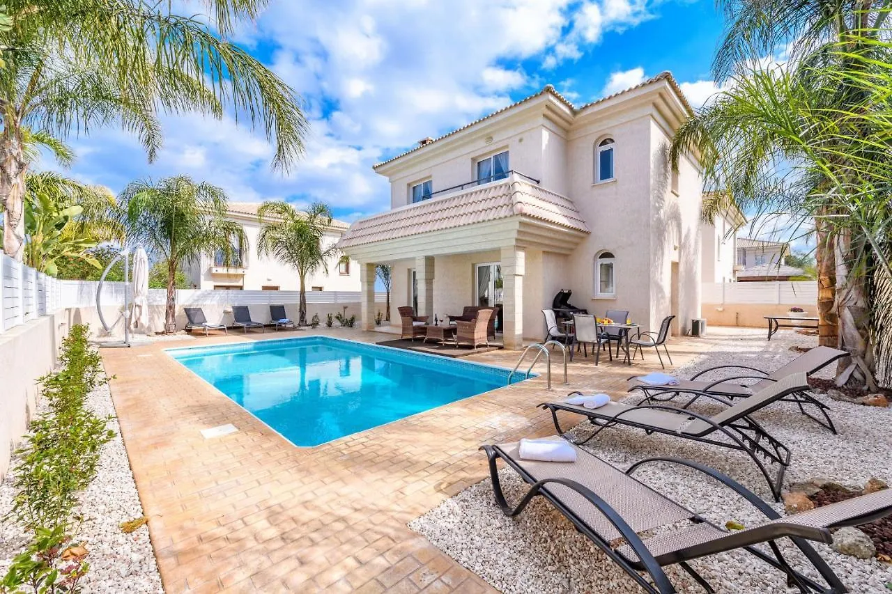Blue Water Bay Villas Paralimni