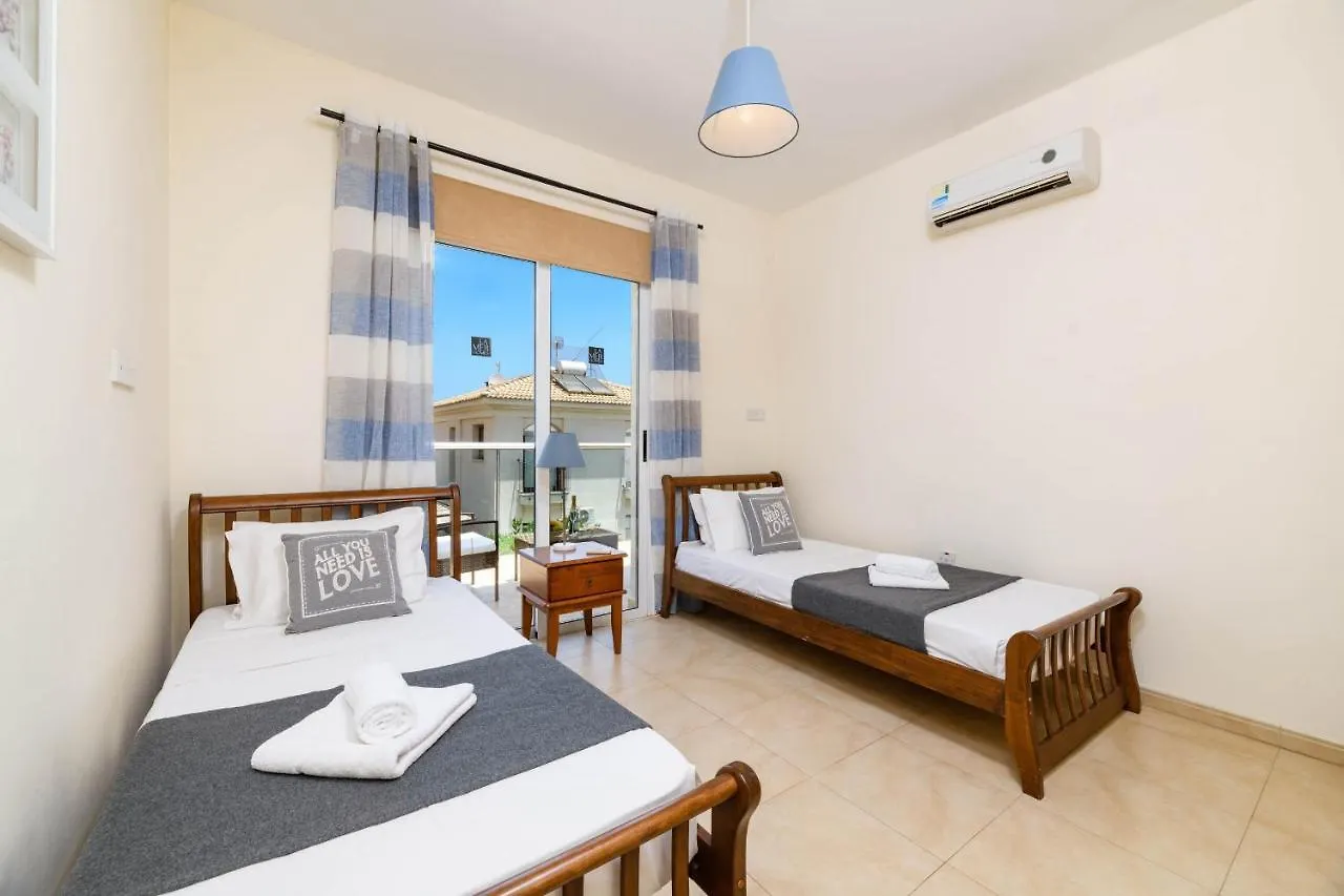 Blue Water Bay Villas  Paralímni
